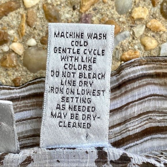 Chico’s Silk Sheer Leopard Cheetah V-neck Top 1 - Picture 3 of 7